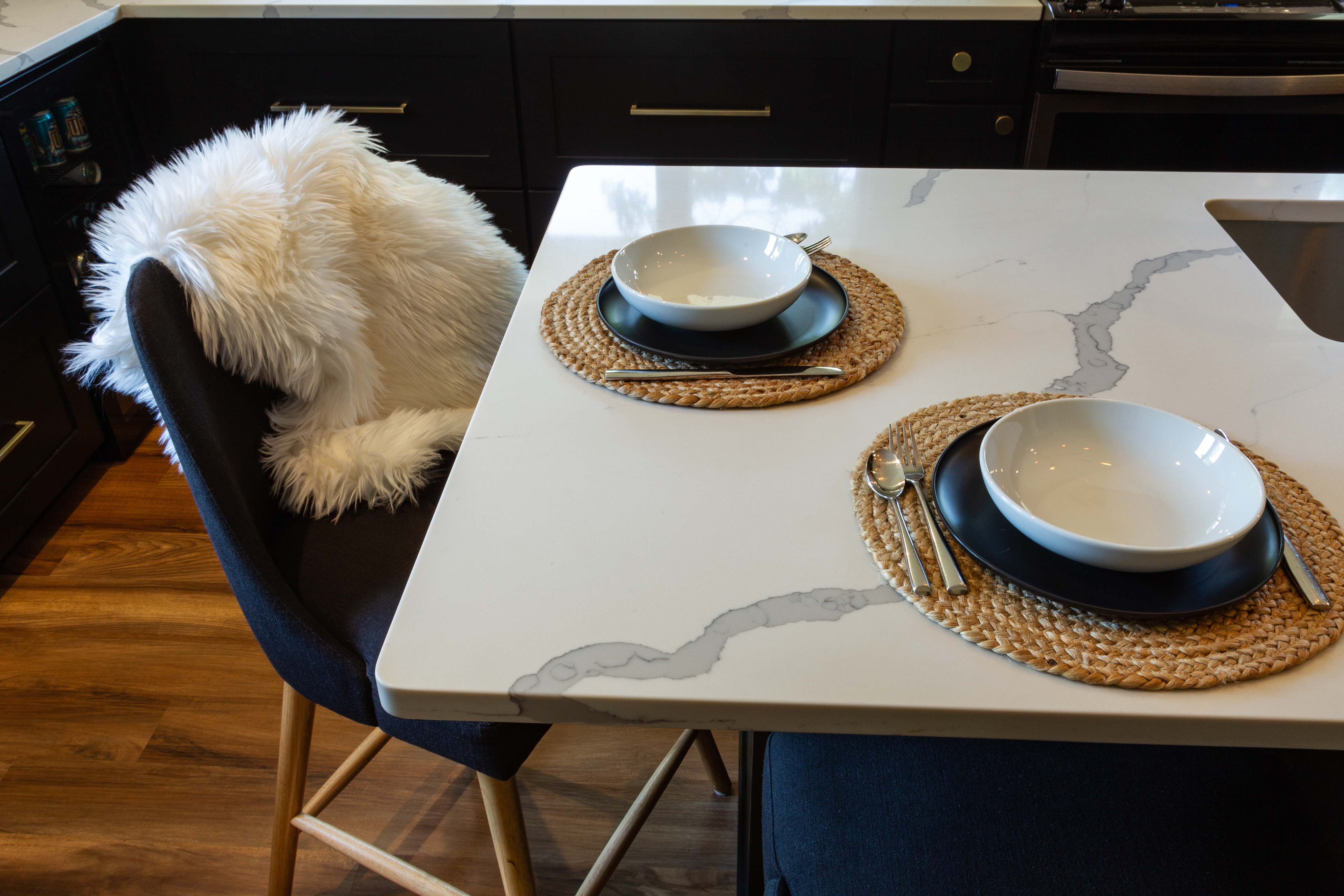 BLACK KITCHEN CABINET TRENDS