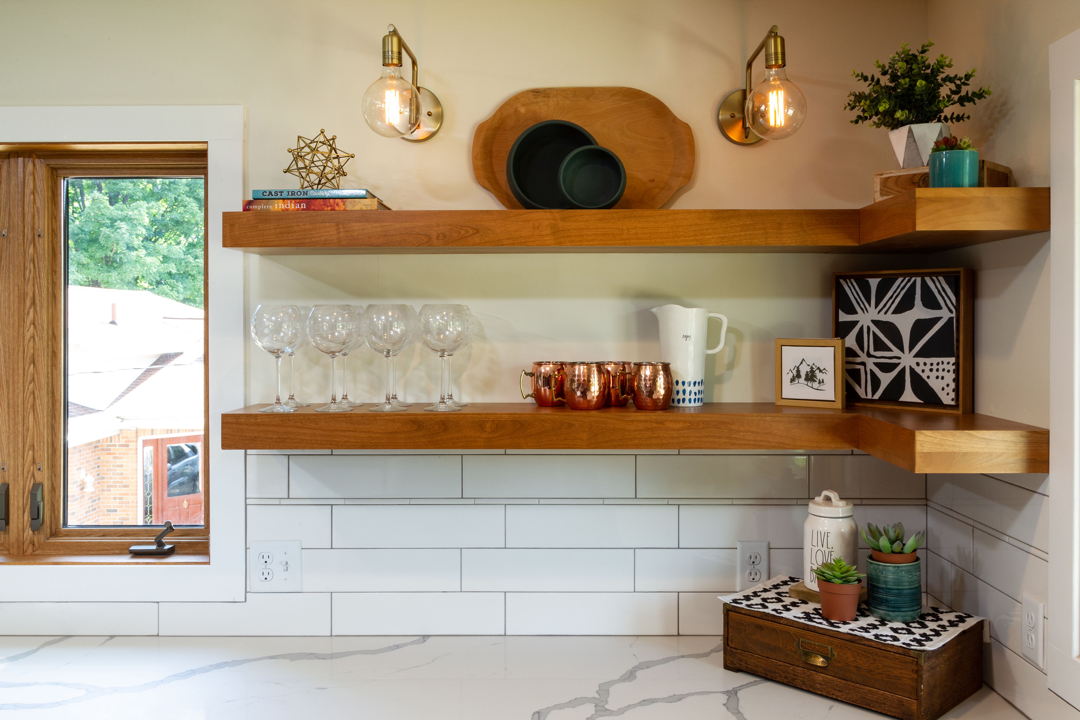 BLACK KITCHEN CABINET TRENDS