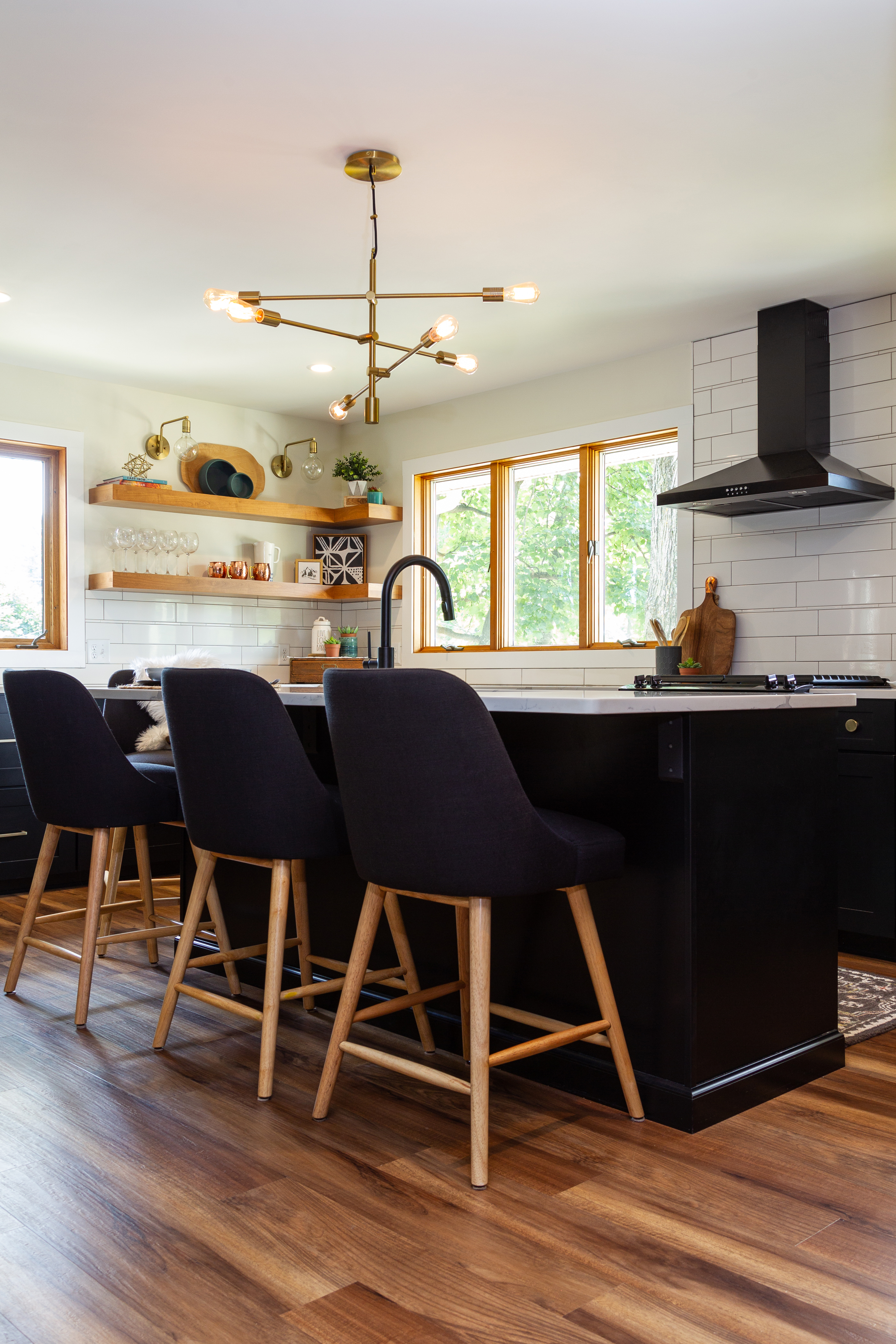 BLACK KITCHEN CABINET TRENDS